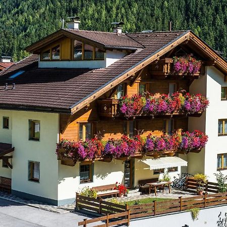 Pension Bergwelt Нойштіфт-ім-Штубайталь Екстер'єр фото
